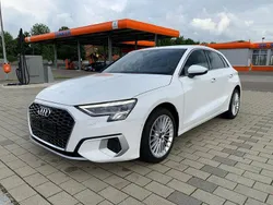 Weiß Gebraucht 2022 Audi A3 Sportback Advanced Limousine | 22.500 € (Fairer Preis)