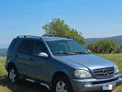Blau Gebraucht 2004 Mercedes ML270 SUV | 4.650 €