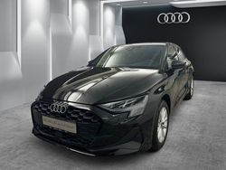 Brillantschwarz Gebraucht 2025 Audi A3 Sportback Comfort Kleinwagen | 33.200 € (Superpreis)