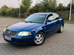 Blau Gebraucht 2001 VW Passat Limousine | 1.950 € (Etwas zu teuer)