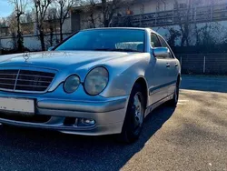 Silber Gebraucht 2001 Mercedes E220 Classic Limousine | 2.350 €
