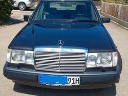 Schwarz Gebraucht 1991 Mercedes E230 Limousine | 8.499 €