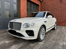 Weiß Gebraucht 2021 Bentley Bentayga Mulliner SUV | 120.000 €
