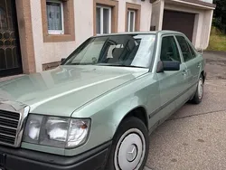 Grün Gebraucht 1989 Mercedes E230 Limousine | 4.500 €