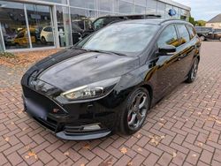 Schwarz Gebraucht 2015 Ford Focus ST Kombi | 9.900 € (Fairer Preis)