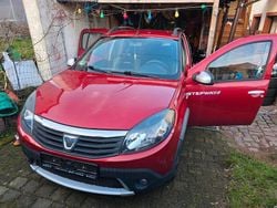 Rot Gebraucht 2013 Dacia Sandero Stepway Limousine | 3.000 € (Superpreis)