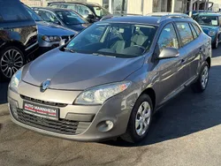 Grau Gebraucht 2011 Renault Mégane III Expression Limousine | 3.699 € (Fairer Preis)