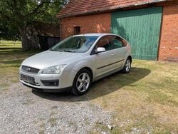Silber Gebraucht 2007 Ford Focus Fun X Limousine | 2.000 € (Fairer Preis)