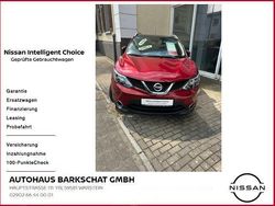 Rot Gebraucht 2015 Nissan Qashqai Tekna SUV | 10.990 € (Etwas zu teuer)