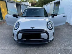 Weiß Gebraucht 2021 Mini Cooper Kleinwagen | 22.999 € (Etwas zu teuer)