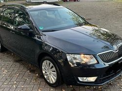 Schwarz Gebraucht 2013 Skoda Octavia Kombi | 5.899 €