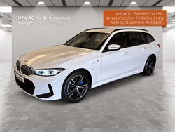 Weiß Gebraucht 2024 BMW 330e M Sport Kombi | 43.900 € (Fairer Preis)