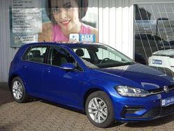 Lapiz blue metallic Gebraucht 2019 VW Golf Comfortline Limousine | 15.976 € (Guter Preis)
