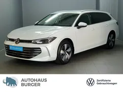 Oryxweiß perleffekt (metallic) Gebraucht 2024 VW Passat Business Kombi | 31.870 € (Etwas zu teuer)