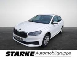 Weiß Gebraucht 2022 Skoda Fabia Active Limousine | 11.980 € (Guter Preis)