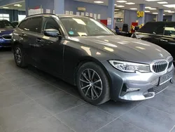 Grau Gebraucht 2022 BMW 320 Sport Line Kombi | 29.980 € (Guter Preis)
