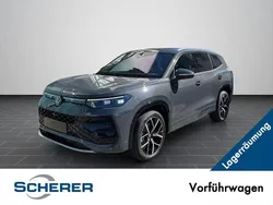 Delfingrau metallic Gebraucht 2025 VW Tayron R-line SUV | 52.770 €