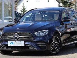 Nautikblau (metallic) Gebraucht 2021 Mercedes E300 AMG Kombi | 33.979 € (Fairer Preis)