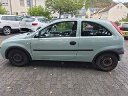 Grün Gebraucht 2001 Opel Corsa Comfort Limousine | 1.300 € (Fairer Preis)