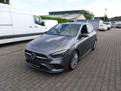 Grau Gebraucht 2020 Mercedes B250 AMG line Van / Kleinbus | 29.990 € (Guter Preis)