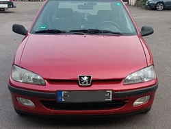 Rot Gebraucht 1999 Peugeot 106 Kleinwagen | 3.990 €