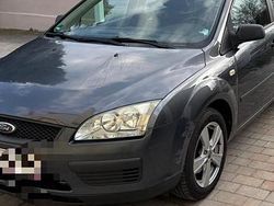 Grau Gebraucht 2004 Ford Focus Limousine | 1.900 € (Fairer Preis)