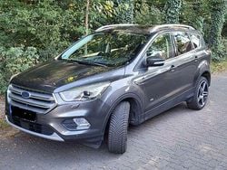 Grau Gebraucht 2017 Ford Kuga Titanium SUV | 13.800 € (Superpreis)