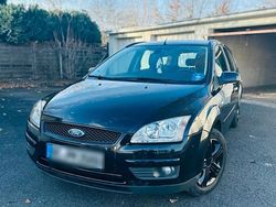 Schwarz Gebraucht 2007 Ford Focus Kombi | 1.600 € (Teuer)