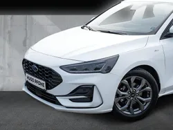 Weiß Gebraucht 2024 Ford Focus Limousine | 26.399 € (Fairer Preis)