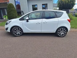 Weiß Gebraucht 2012 Opel Meriva Design Edition Van / Kleinbus | 5.300 € (Fairer Preis)