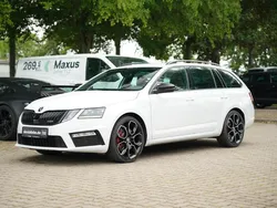 Moonweiss metallic Gebraucht 2020 Skoda Octavia RS Kombi | 29.890 € (Fairer Preis)