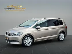 Beige Gebraucht 2017 VW Touran Highline Van / Kleinbus | 18.499 € (Fairer Preis)
