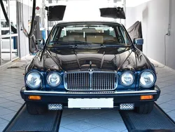 Blau Gebraucht 1991 Jaguar XJ12 Limousine | 19.999 €