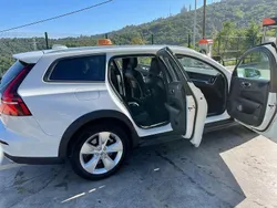 Weiß Gebraucht 2019 Volvo V60 CC Kombi | 25.500 € (Fairer Preis)