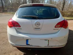 Weiß Gebraucht 2012 Opel Astra Limousine | 4.300 € (Guter Preis)