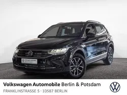 Deep black perleffekt Gebraucht 2023 VW Tiguan Life SUV | 27.933 € (Superpreis)