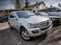 Silber Gebraucht 2009 Mercedes ML320 SUV | 10.000 €
