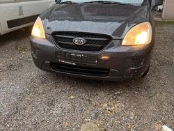 Schwarz Gebraucht 2007 Kia Carens Van / Kleinbus | 1.700 € (Fairer Preis)