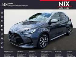 Grau Gebraucht 2021 Toyota Yaris Hybrid Style Limousine | 18.250 € (Fairer Preis)