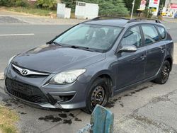 Grau Gebraucht 2011 Hyundai i30 Edition Kombi | 2.490 € (Guter Preis)