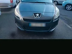 Grau Gebraucht 2010 Peugeot 5008 Van / Kleinbus | 2.300 €