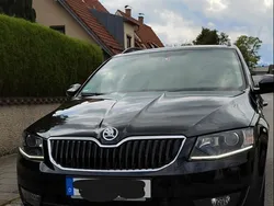 Schwarz Gebraucht 2016 Skoda Octavia Joy Kombi | 11.849 € (Fairer Preis)