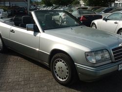 Silber Gebraucht 1995 Mercedes E200 Cabrio | 19.800 €