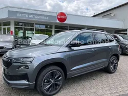 Graphitegrau metalli Neu 2025 Skoda Karoq SportLine SUV | 34.580 € (Guter Preis)