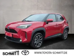 Blau Neu 2024 Toyota Yaris Cross Team SUV | 28.900 €