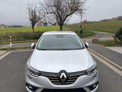 Silber Gebraucht 2018 Renault Mégane IV Play Limousine | 11.000 € (Fairer Preis)