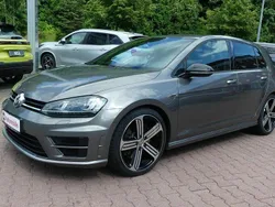 Grau Gebraucht 2016 VW Golf VII R-line Limousine | 25.990 € (Etwas zu teuer)