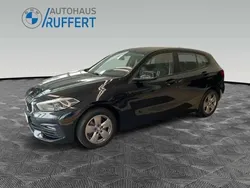 Schwarz Gebraucht 2022 BMW 118 Advantage Kleinwagen | 25.286 € (Teuer)