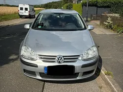Silber Gebraucht 2005 VW Golf V Comfortline Limousine | 4.200 € (Etwas zu teuer)