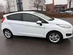 Weiß Gebraucht 2015 Ford Fiesta Titanium Kleinwagen | 6.900 € (Fairer Preis)